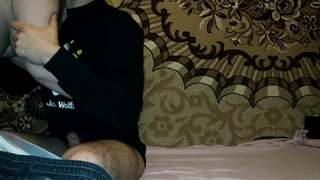 Лиза дала себя жестко трахнуть после родов пока мужа не было дома, сделала глубокий минет